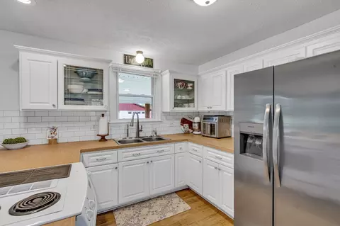 Kitchen - 2986 Sylvia Rd, Dickson, TN 37055 photo 2 of 3
