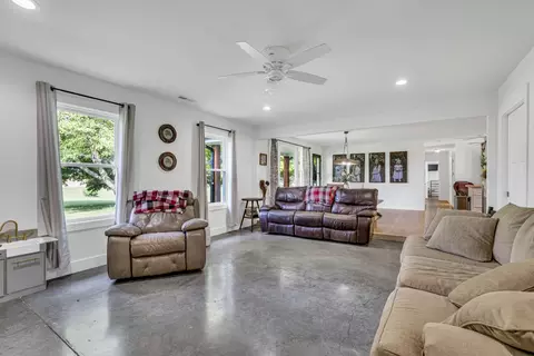 Living - 2986 Sylvia Rd, Dickson, TN 37055 photo 2 of 2