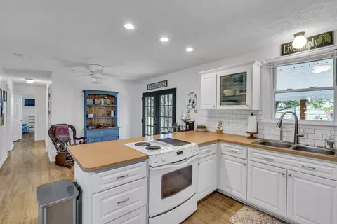 Kitchen - 2986 Sylvia Rd, Dickson, TN 37055 photo 3 of 3