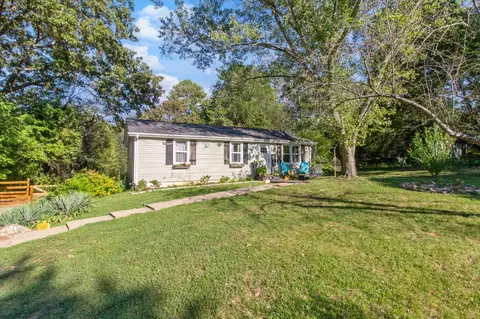 2121 Seven Mile Ferry Rd, Clarksville, TN 37040