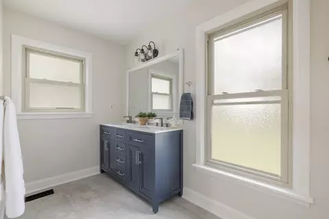 Bath - 1875 Clara Mathis Rd, Spring Hill, TN 37174 photo 1 of 4