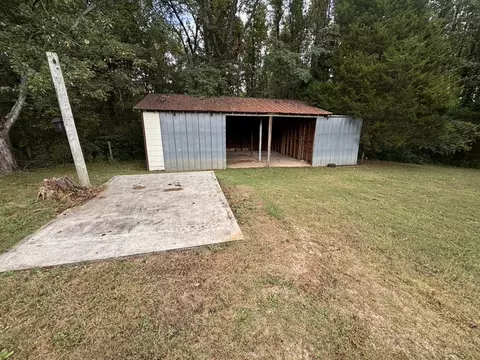 Exterior - 104 Grant Ave, Decherd, TN 37324 photo 3 of 4
