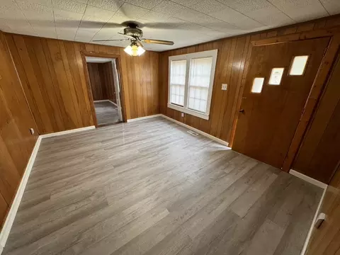 Living - 104 Grant Ave, Decherd, TN 37324 photo 2 of 3