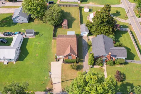 2402 Ruth St, Springfield, TN 37172 photo 2