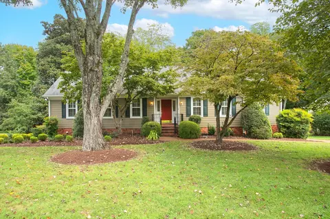 103 Valley Brook Dr, Hendersonville, TN 37075