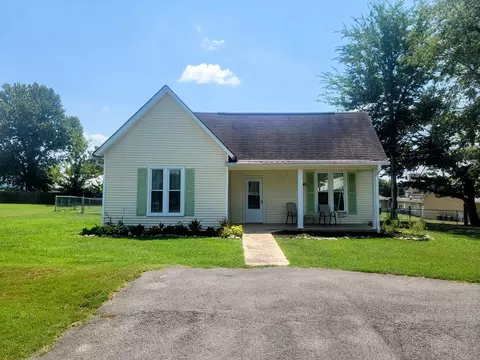 295 Railroad St S, Mcewen, TN 37101