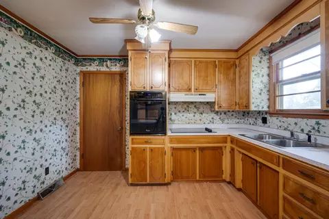 Kitchen - 206 Sunset Rd, Dickson, TN 37055 photo 1 of 2
