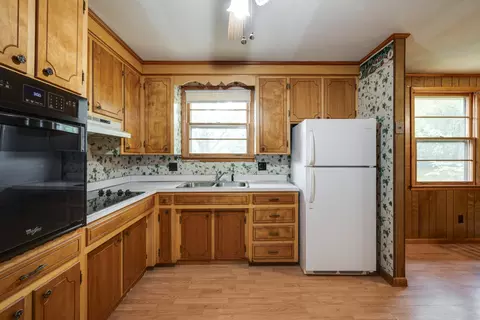 Kitchen - 206 Sunset Rd, Dickson, TN 37055 photo 2 of 2