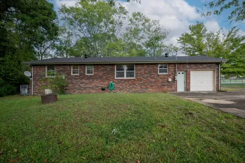 Exterior - 206 Sunset Rd, Dickson, TN 37055 photo 2 of 3
