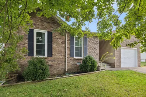 332 Brook Mead Dr, Clarksville, TN 37042
