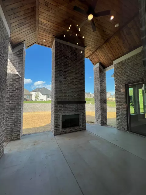 3376 Sarah Bee Ln, Thompsons Station, TN 37179
