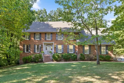 7 Highdown Ct, Signal Mountain, TN 37377