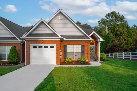 1002 Grey Oaks Ln, Chattanooga, TN 37421