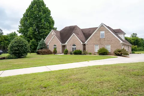 370 Mountain Meadows Ln, Jasper, TN 37347