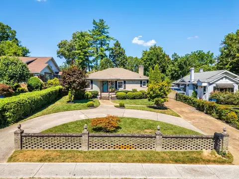 1117 S Crest Rd, Rossville, GA 30741