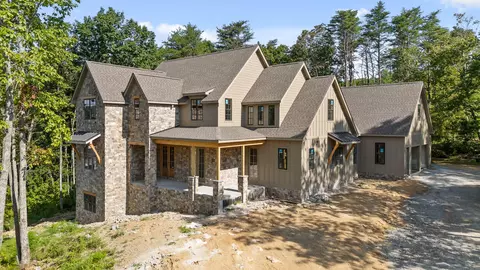 8261 Mountain Laurel Trl, Signal Mountain, TN 37377