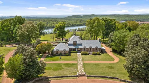 301 Espalier Dr, Decatur, TN 37322