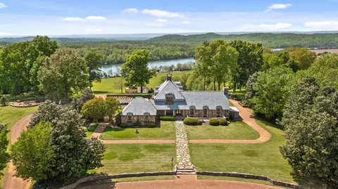 301 Espalier Dr, Decatur, TN 37322