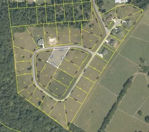 520 Overlook Dr, Dayton, TN 37321