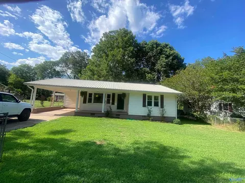 515 Quincy St, Scottsboro, AL 35768