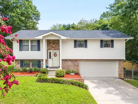 8125 Blue Spruce Dr, Hixson, TN 37343