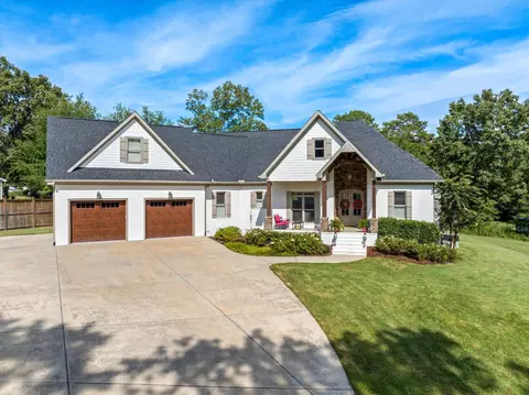 8802 St John Rd, Hixson, TN 37343