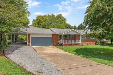 123 Callan Dr, Rossville, GA 30741