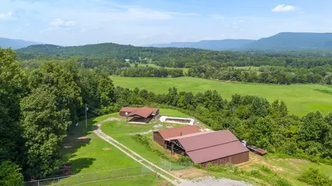 400 Derek Dr, Jasper, TN 37347