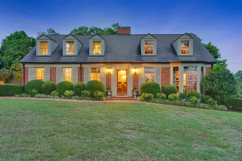 700 S Crest Rd, Chattanooga, TN 37404