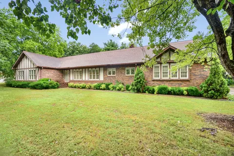 641 Falls View Dr, Hixson, TN 37343