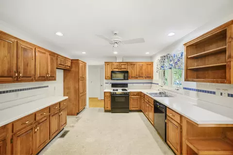 641 Falls View Dr, Hixson, TN 37343 photo 8