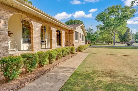 154 Valleybrook Cir, Hixson, TN 37343