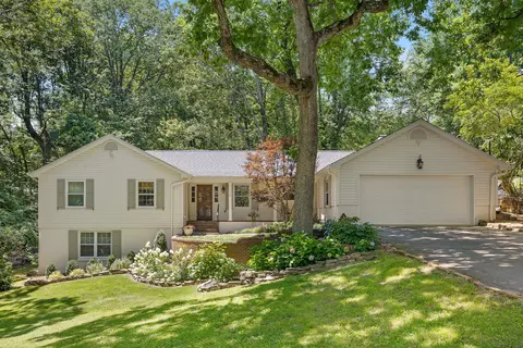110 Linden St, Lookout Mountain, TN 37350