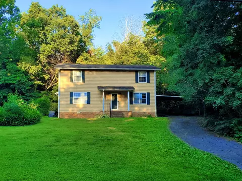 5318 Collegeview Dr, Ooltewah, TN 37363
