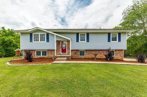 621 Lofton Ln, Chickamauga, GA 30707