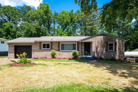 726 Cherokee Trl, Rossville, GA 30741