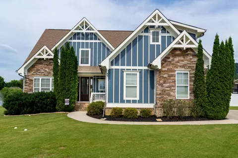 8715 Seven Lakes Dr, Ooltewah, TN 37363