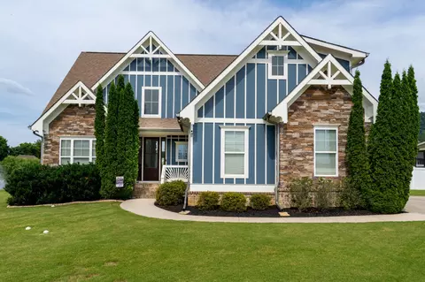8715 Seven Lakes Dr, Ooltewah, TN 37363