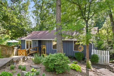795 Cherokee Ln, Signal Mountain, TN 37377
