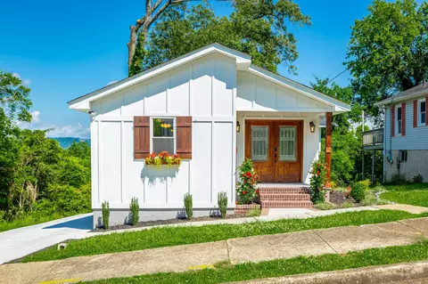 3820 Longview Dr, Chattanooga, TN 37409