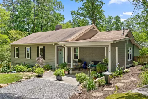 204 Red Riding Hood Trl, Lookout Mountain, GA 30750