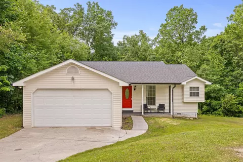 1695 Farley Dr, Tunnel Hill, GA 30755