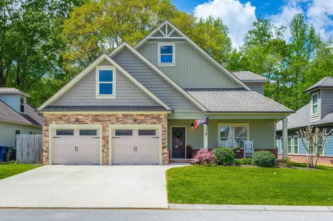 2460 Waterhaven Dr, Chattanooga, TN 37406