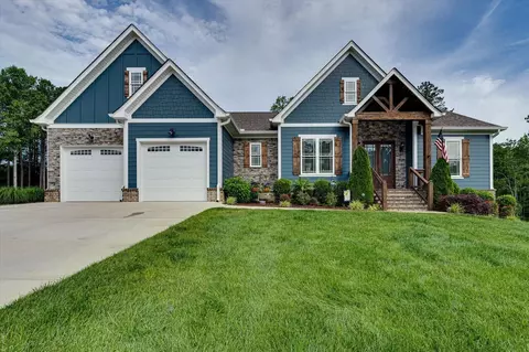 826 Equestrian Dr, Soddy Daisy, TN 37379