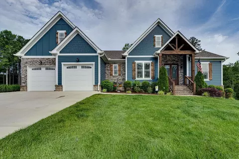 826 Equestrian Dr, Soddy Daisy, TN 37379