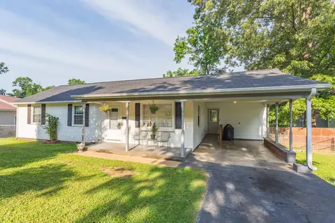 211 Beech St, Rossville, GA 30741