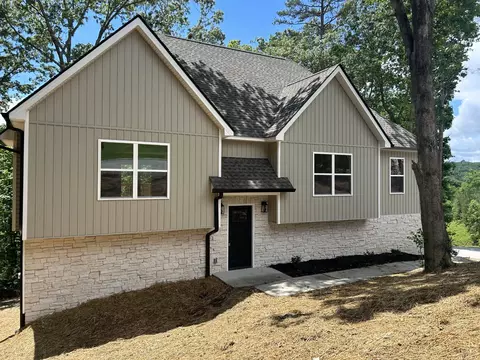 300 Falcons View Dr, Ringgold, GA 30736