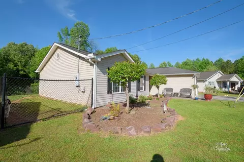 136 Bear Den Ct, Dalton, GA 30721 photo 4