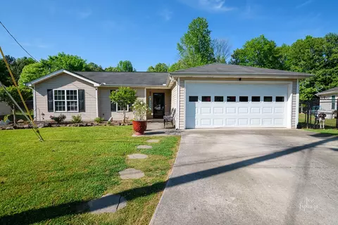 136 Bear Den Ct, Dalton, GA 30721