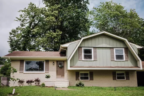 354 Kelsey Dr, Rossville, GA 30741